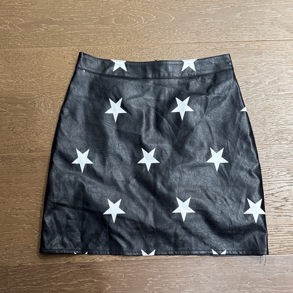 Nasty Gal Black Faux Leather Mini Skirt with White Star Print size 2